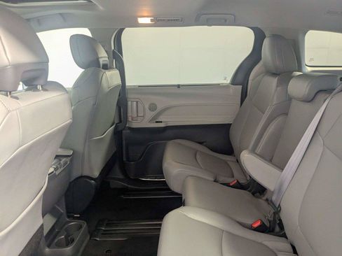 Certified 2024 Toyota Sienna XLE FWD image 34