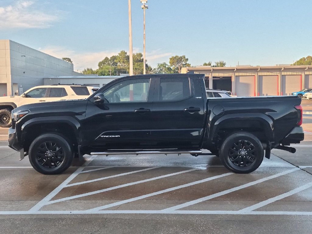 Certified 2024 Toyota Tacoma SR5 AWD/4WD image 3