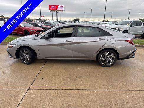 Used 2025 Hyundai Elantra Sport FWD image 3