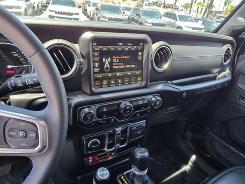 Used 2023 Jeep Wrangler Unlimited Rubicon 4xe AWD/4WD image 13