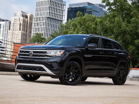 Certified 2023 Volkswagen Atlas Cross Sport SE w/ Black Wheel Package AWD/4WD image 1