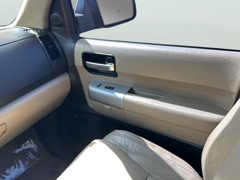 Used 2008 Toyota Sequoia Limited w/ Cold Area Pkg RWD image 17