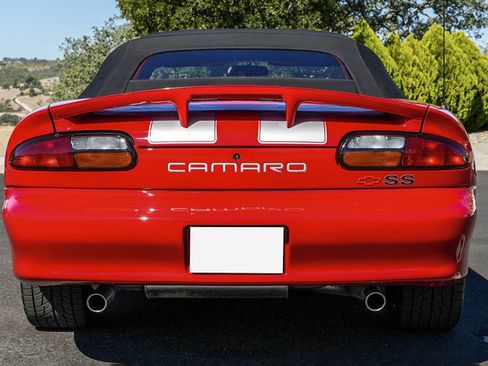 Used 2002 Chevrolet Camaro Z28 w/ SS Performance/Appearance Pkg RWD image 17