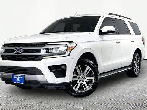 Used 2023 Ford Expedition XLT RWD image 2