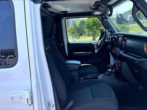 Used 2023 Jeep Gladiator Mojave w/ Cold Weather Group AWD/4WD image 28