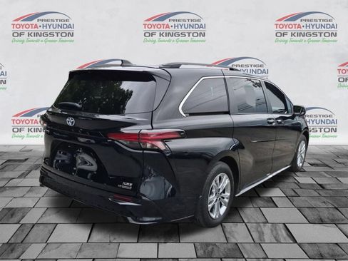 Used 2023 Toyota Sienna XSE w/ XSE Plus Package AWD/4WD image 3