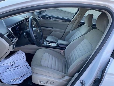 Used 2018 Ford Fusion SE image 18