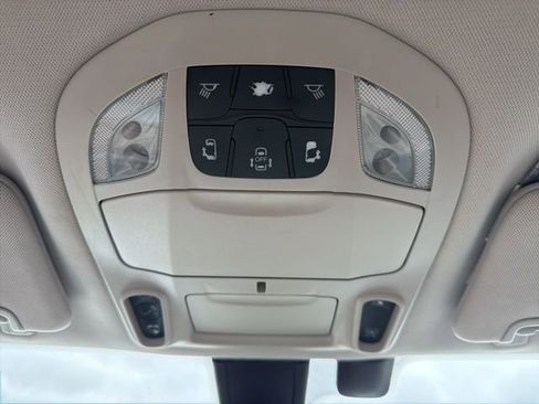 Used 2017 Chrysler Pacifica Limited image 29