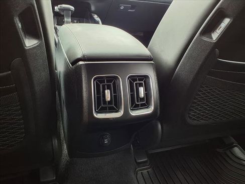 Used 2025 Kia Sorento S image 24