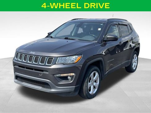 Used 2020 Jeep Compass Latitude w/ Cold Weather Group AWD/4WD image 3