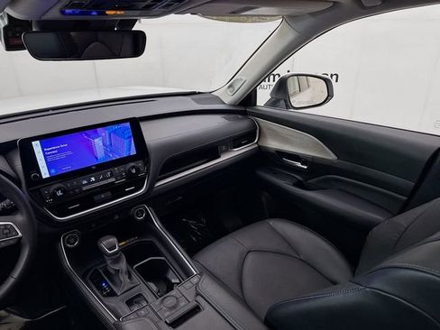 Used 2024 Toyota Grand Highlander AWD image 24