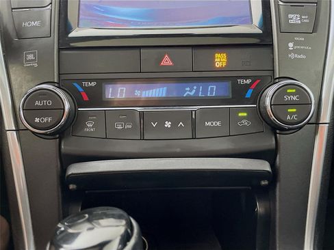 Used 2015 Toyota Camry XSE w/ Advanced Technology Package FWD image 18