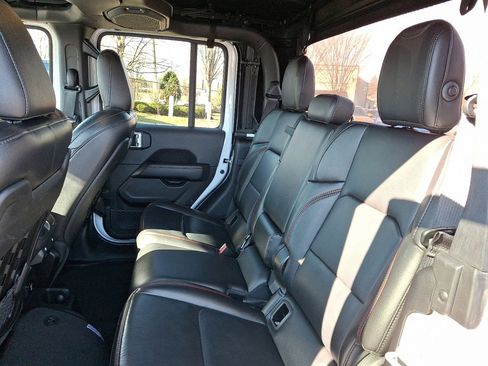 Certified 2022 Jeep Gladiator Rubicon w/ Cold Weather Group image 20