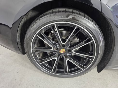Used 2019 Porsche Panamera 4 image 17