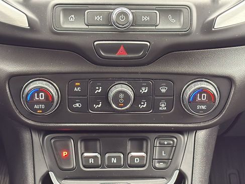 Used 2020 GMC Terrain SLE w/ Driver Convenience Package FWD image 21