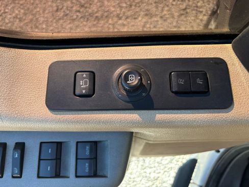 Used 2014 Ford F250 Lariat w/ Lariat Chrome Package image 19