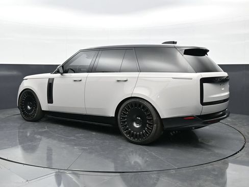 Used 2025 Land Rover Range Rover SV AWD/4WD image 6