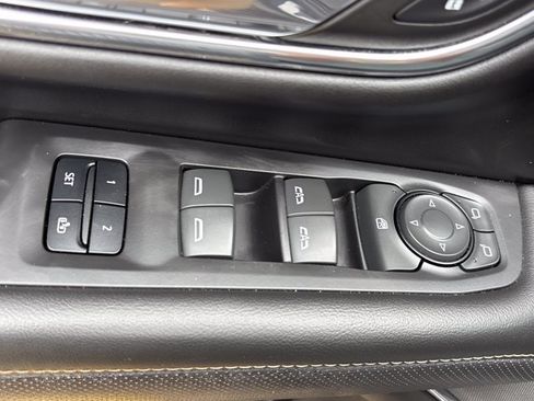 Used 2023 GMC Yukon SLT AWD/4WD image 24
