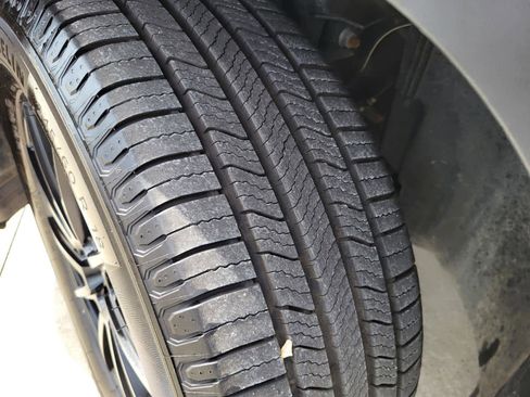 Used 2024 Volkswagen Atlas SEL Premium R-Line image 28