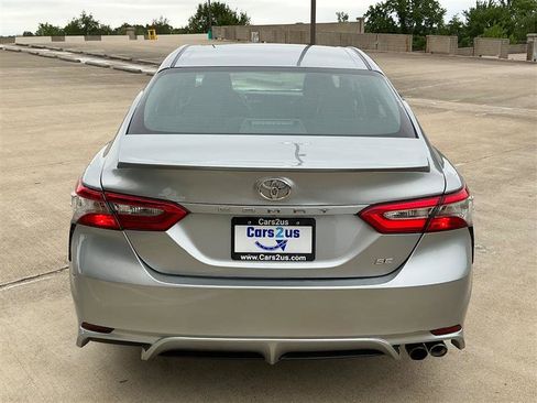 Used 2018 Toyota Camry SE FWD image 5