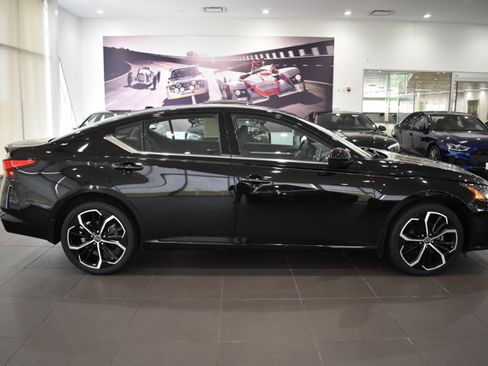 Used 2023 Nissan Altima 2.5 SR AWD/4WD image 8
