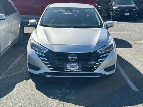 Used 2025 Nissan Versa SV FWD image 3