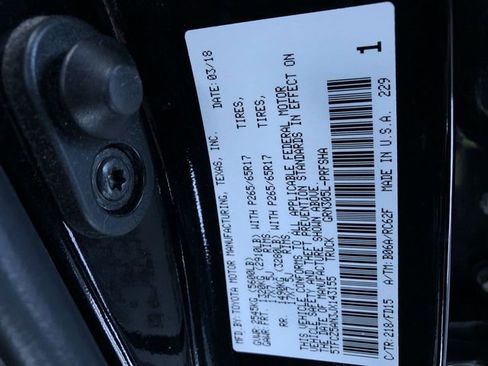 Used 2018 Toyota Tacoma TRD Sport image 27