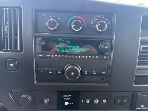 Used 2021 Chevrolet Express 3500 w/ Driver Convenience Package RWD image 20