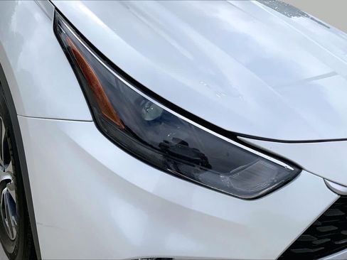 Used 2022 Toyota Highlander XLE FWD image 27