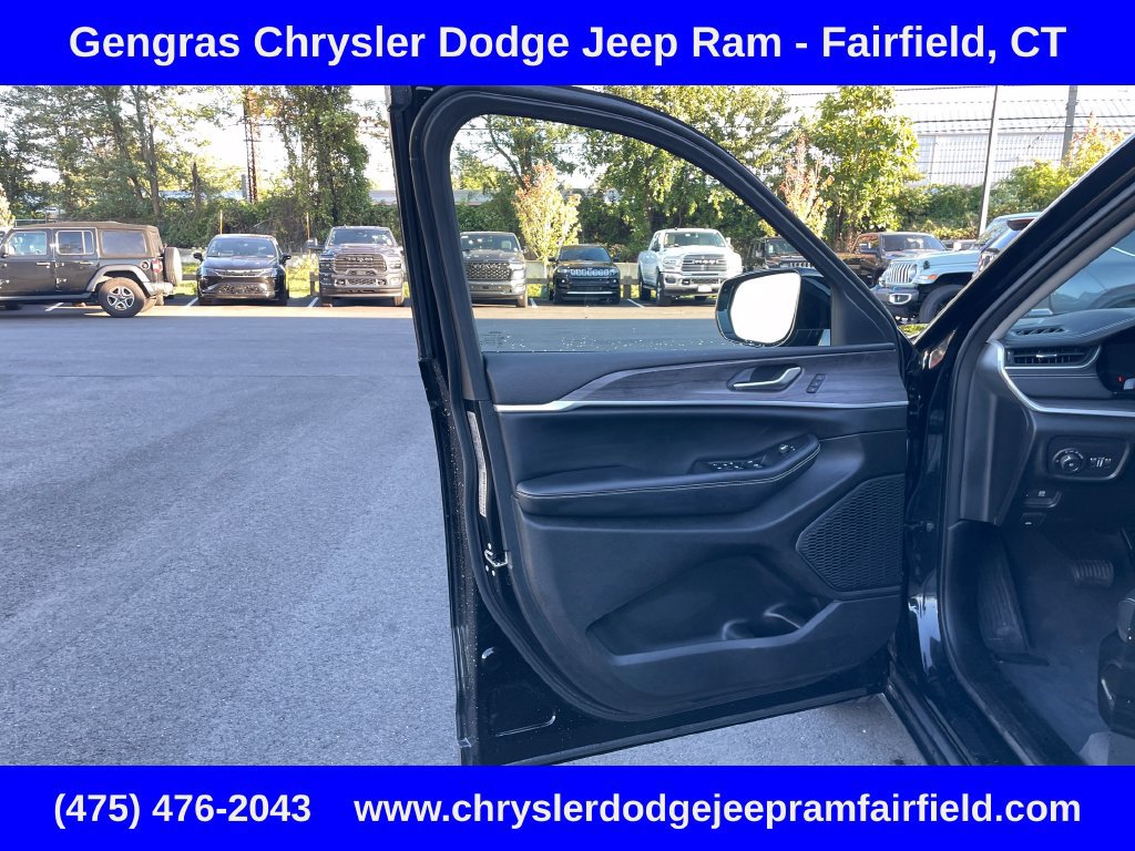 Used 2023 Jeep Grand Cherokee L Limited AWD/4WD image 55