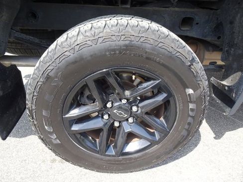 Used 2021 Chevrolet Silverado 1500 Custom Trail Boss w/ LPO, Dark Essentials Package image 31