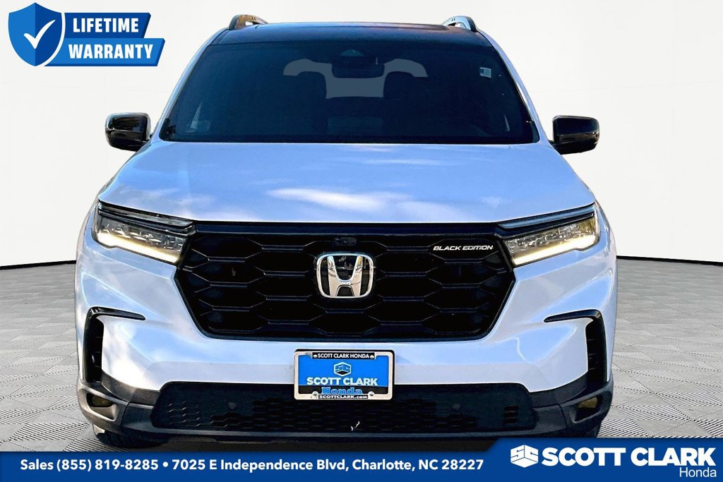 Used 2025 Honda Pilot Black Edition image 2