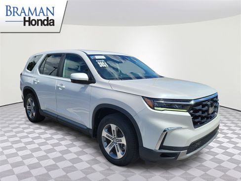Certified 2024 Honda Pilot EX-L image 2