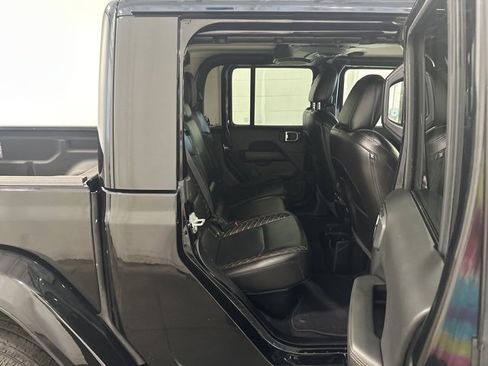 Used 2023 Jeep Gladiator Overland image 13
