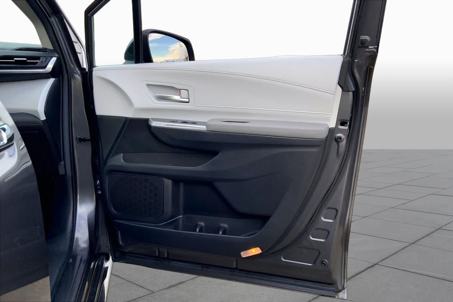 Certified 2025 Toyota Sienna XLE FWD image 22