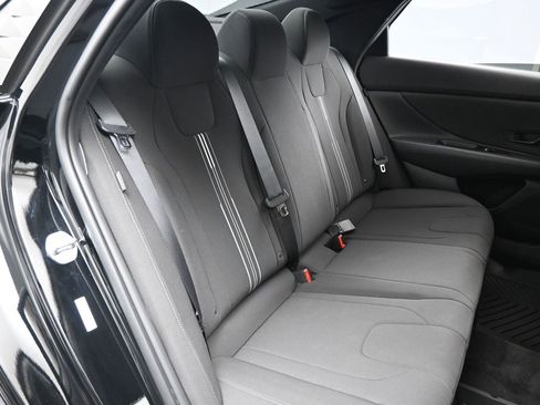 Used 2025 Hyundai Elantra Sport FWD image 13