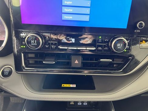Used 2024 Toyota Highlander Limited image 24