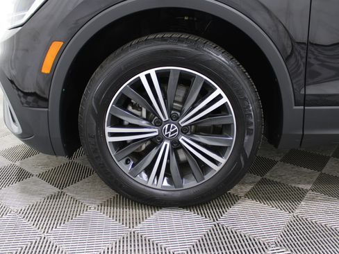 Used 2024 Volkswagen Tiguan SE image 40