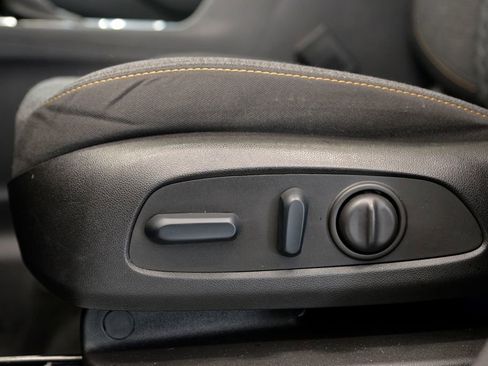 Used 2023 Chevrolet Equinox LT image 16