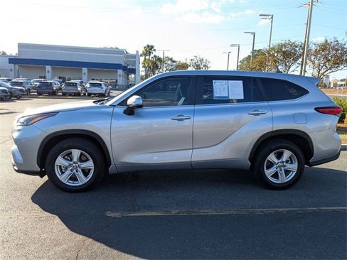 Used 2023 Toyota Highlander LE image 11