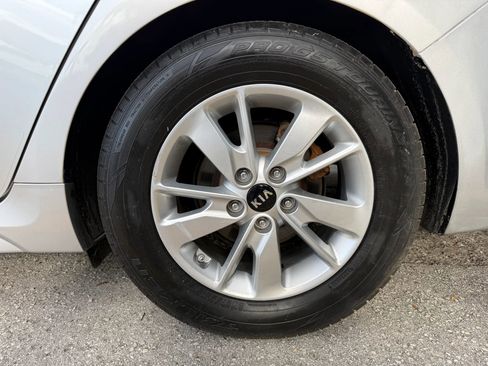 Used 2018 Kia Optima LX image 19