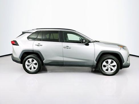 Used 2020 Toyota RAV4 LE image 10