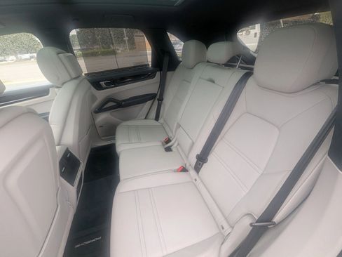 Used 2021 Porsche Cayenne S AWD/4WD image 19