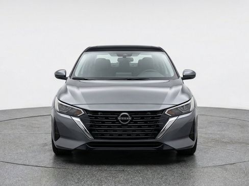 Used 2025 Nissan Sentra SV FWD image 2