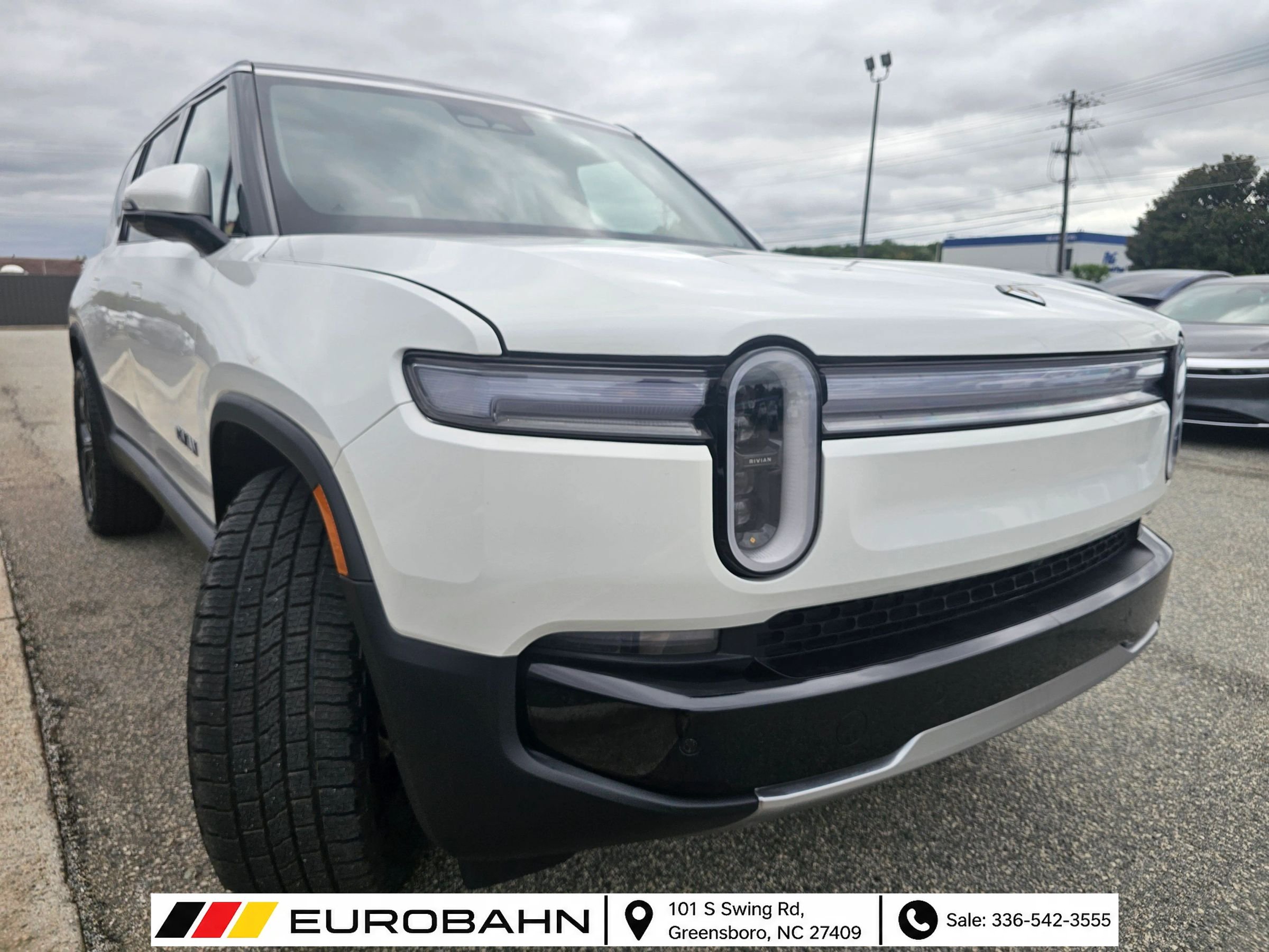 Used 2025 Rivian R1S Adventure Dual AWD/4WD image 7