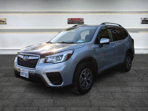 Used 2019 Subaru Forester Premium AWD/4WD image 3