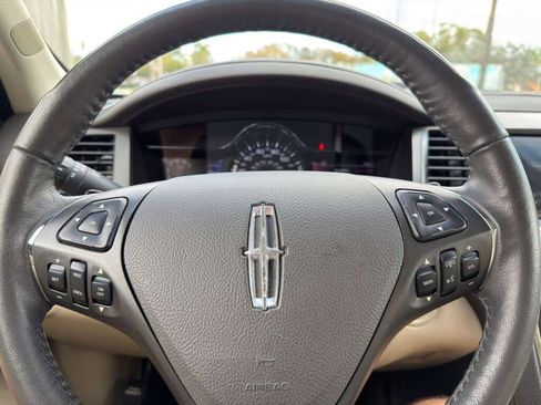 Used 2015 Lincoln MKS image 22