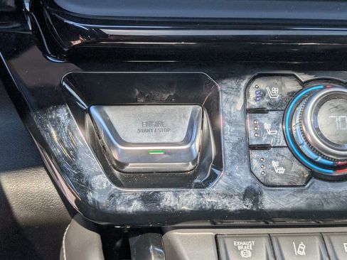 Used 2025 GMC Sierra 2500 AT4X AWD/4WD image 29
