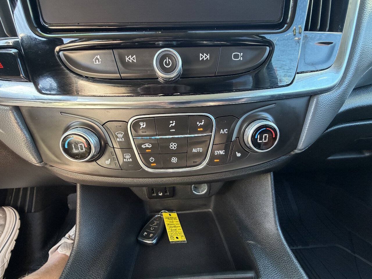 Used 2018 Chevrolet Traverse LT w/ LPO, Floor Liner Package AWD/4WD image 23
