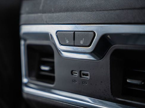 Used 2024 Chevrolet Silverado 1500 High Country w/ Technology Package image 32